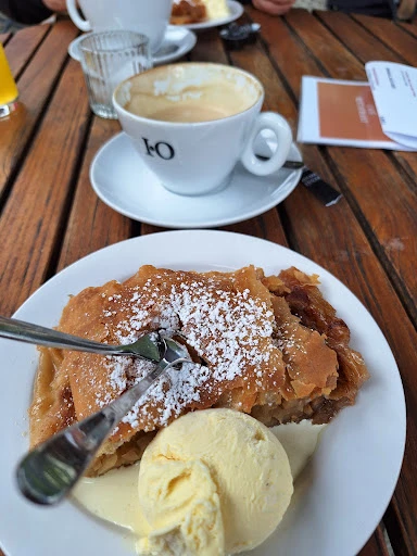 Café - Restaurant - Fox photo 1